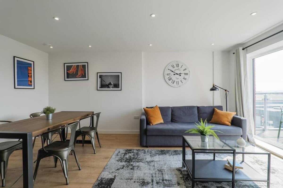 City Centre Luxury Apartment - Free Parking & Balcony Cardiff Esterno foto