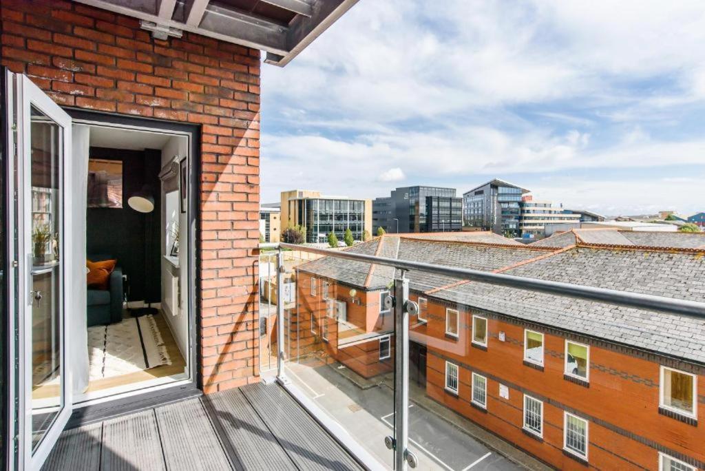 City Centre Luxury Apartment - Free Parking & Balcony Cardiff Esterno foto