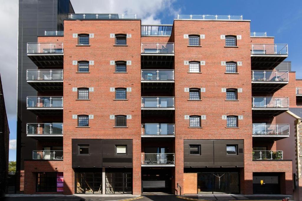 City Centre Luxury Apartment - Free Parking & Balcony Cardiff Esterno foto