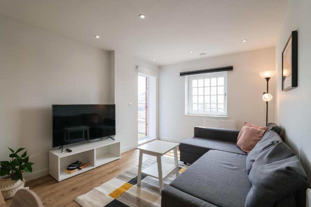 City Centre Luxury Apartment - Free Parking & Balcony Cardiff Esterno foto